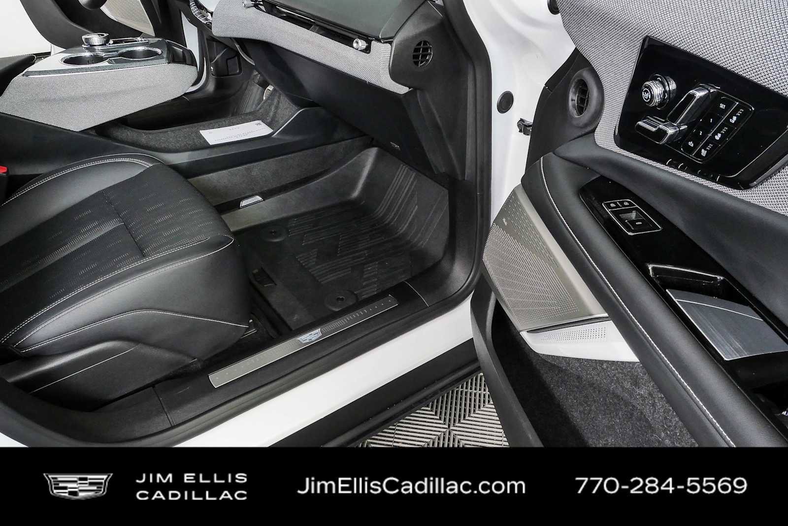 Certified 2025 Cadillac Optiq Luxury 2 w/ LPO, Floor Liner Package AWD/4WD image 24