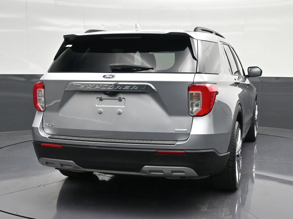 Used 2020 Ford Explorer XLT w/ Equipment Group 202A RWD image 2