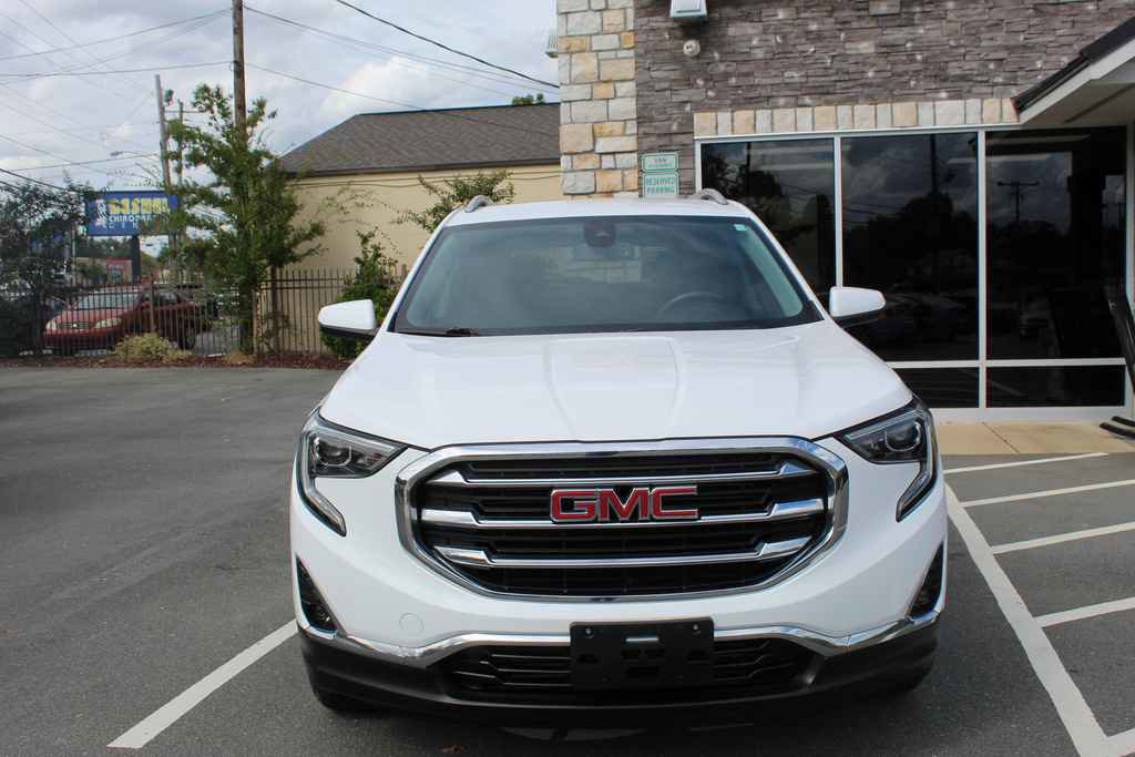 Used 2020 GMC Terrain SLT image 2