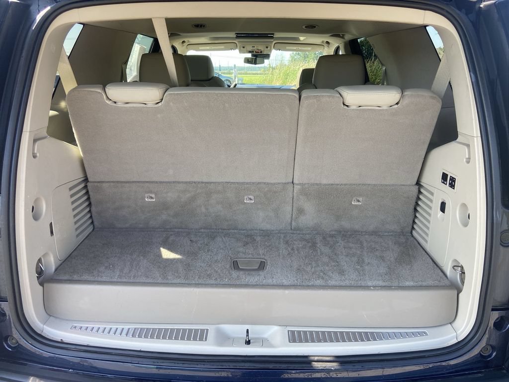 Certified 2020 Cadillac Escalade Premium Luxury AWD/4WD image 35