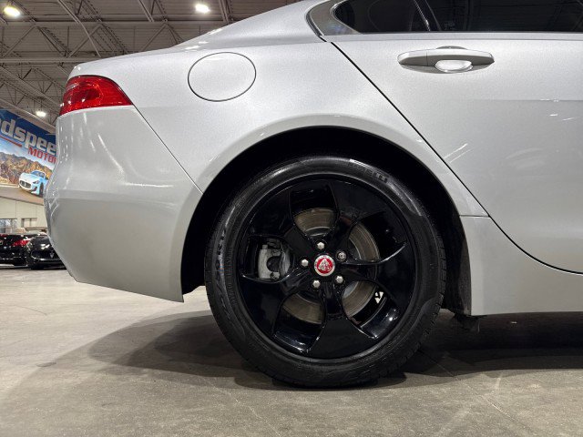 Used 2017 Jaguar XE Premium image 85