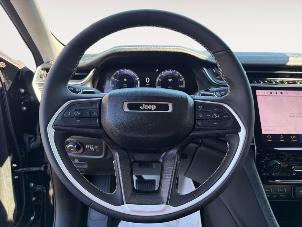 Certified 2023 Jeep Grand Cherokee Limited w/ Trailer Tow Prep Group (B) image 13