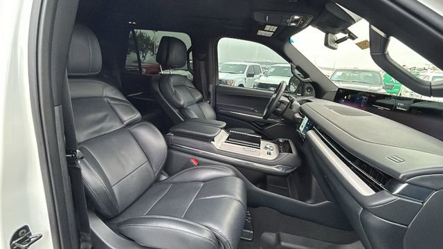 Used 2025 Lincoln Navigator Reserve w/ Jet Appearance Package image 11