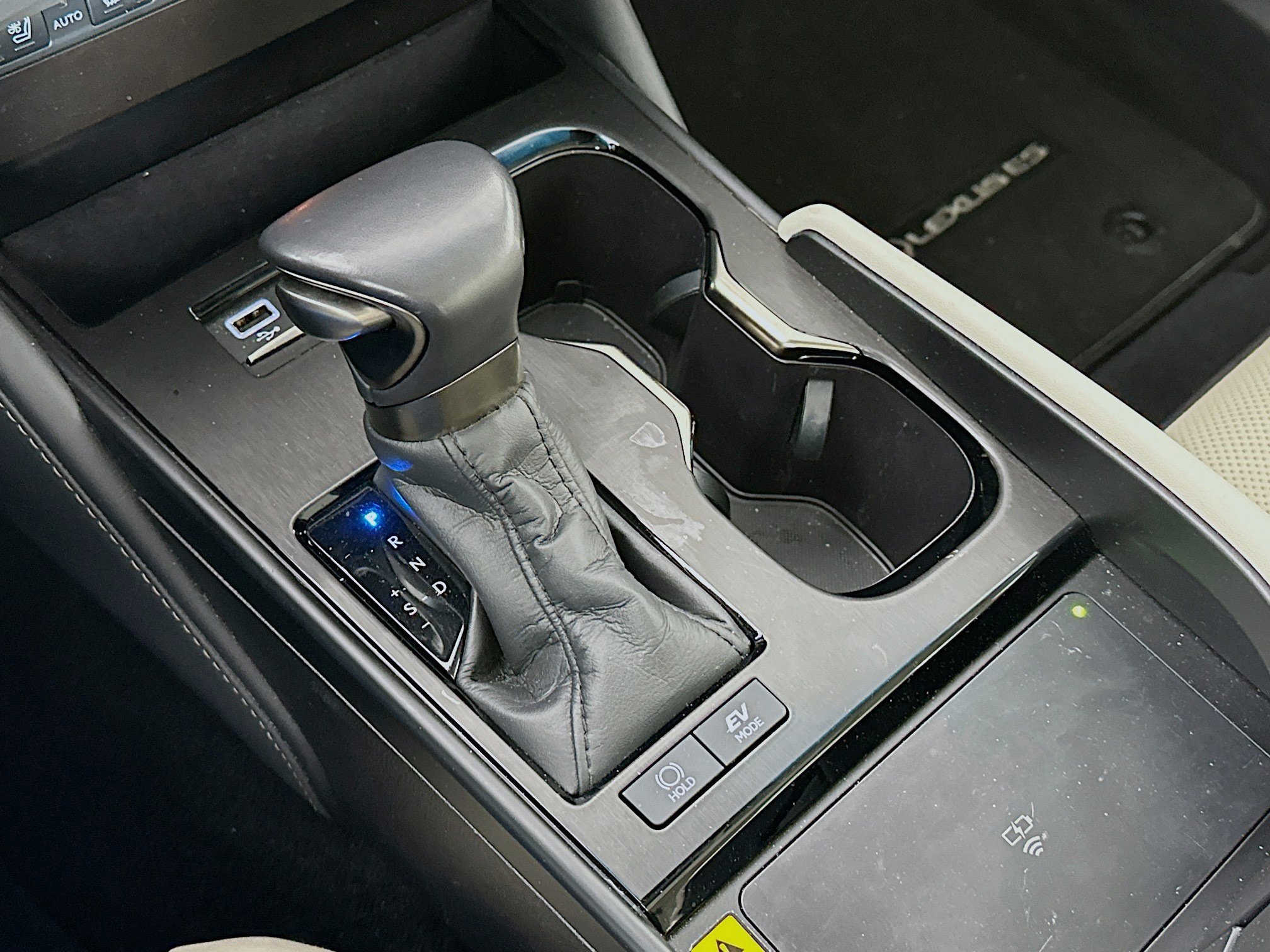 Used 2025 Lexus ES 300h w/ Premium Package image 17