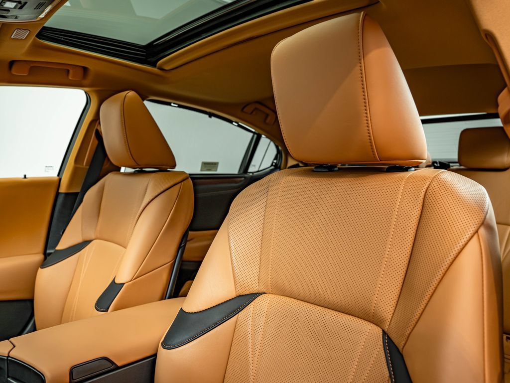 Certified 2025 Lexus ES 300h Ultra Luxury w/ Accessory Package (Z2) FWD image 35