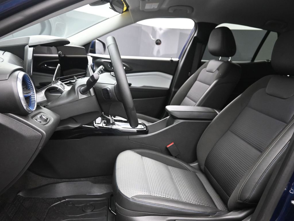 Used 2024 Chevrolet Trax LT w/ Driver Confidence Package image 13