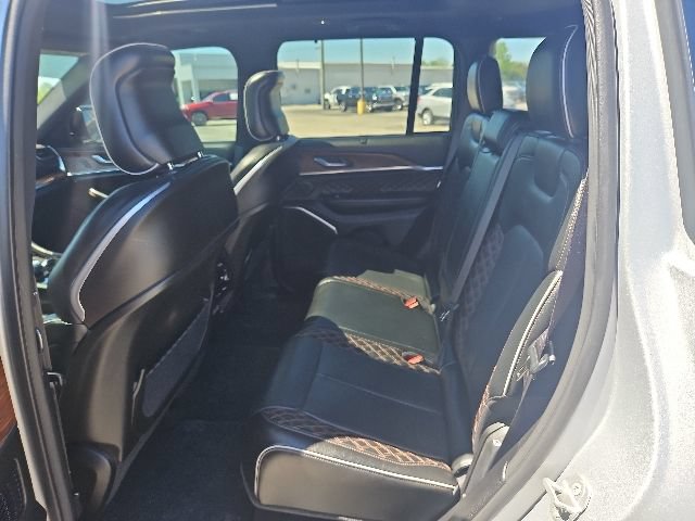 Used 2023 Jeep Grand Cherokee Summit w/ Adv Protech Group IV AWD/4WD image 17