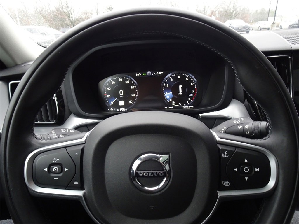 Used 2019 Volvo XC60 T5 Momentum w/ Multimedia Package image 21