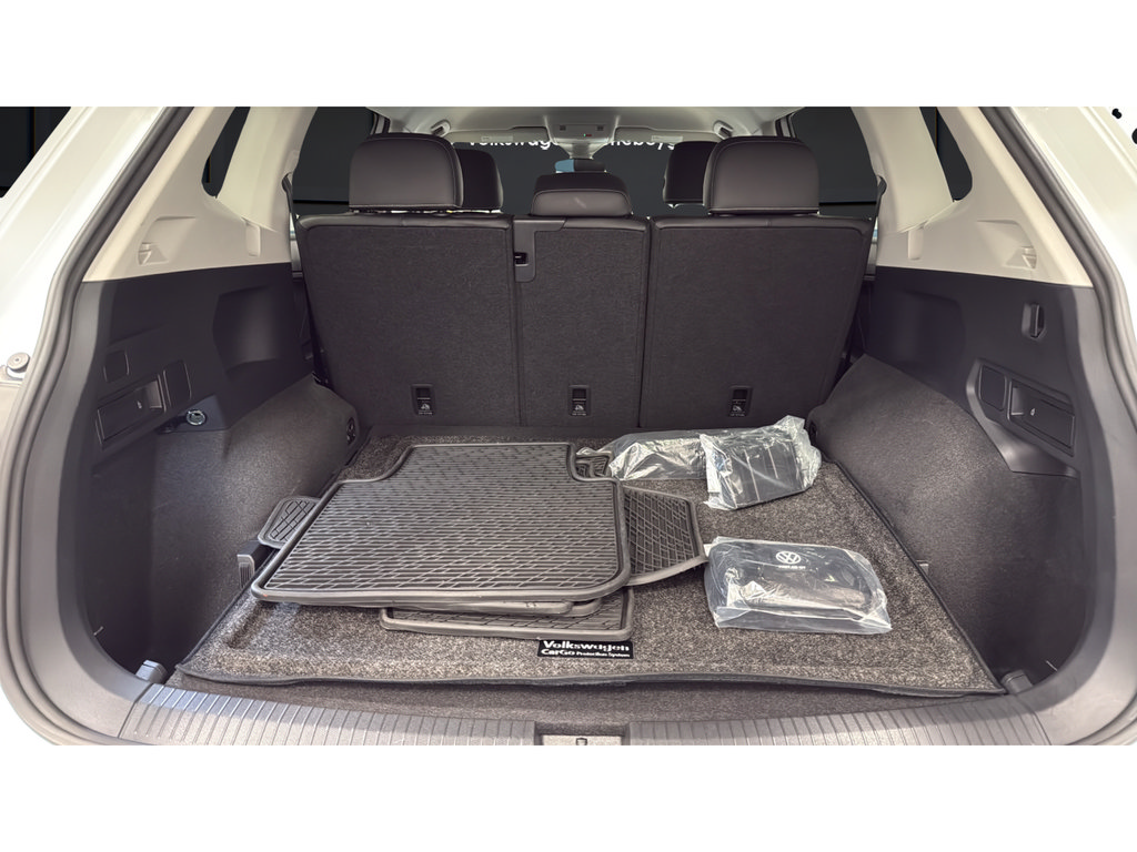 Used 2024 Volkswagen Tiguan SE AWD/4WD image 25