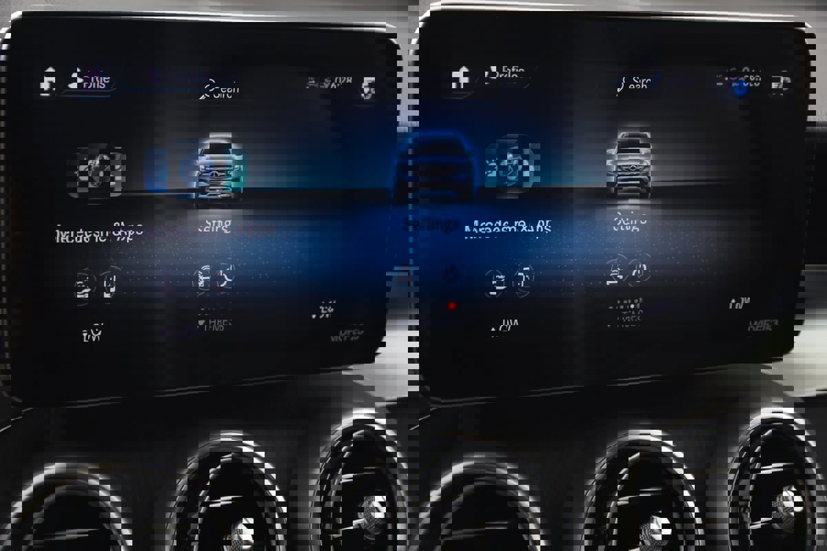 Used 2022 Mercedes-Benz GLC 300 4MATIC w/ Driver Assistance Package image 39