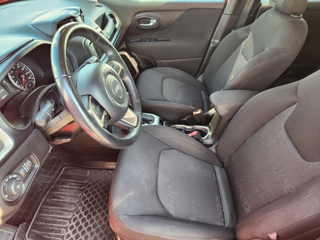 Used 2017 Jeep Renegade Latitude w/ Advanced Technology Group FWD image 13