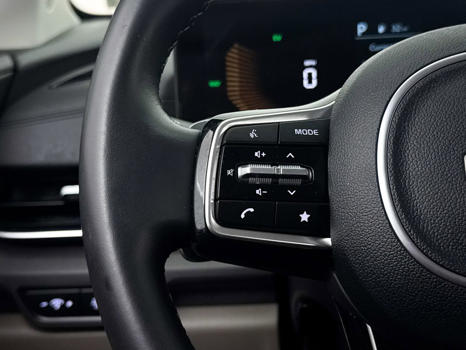 Certified 2025 Kia Carnival EX image 37