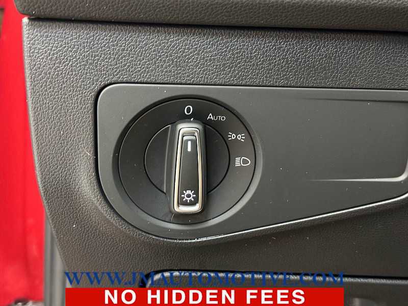 Used 2022 Volkswagen Tiguan SE image 36