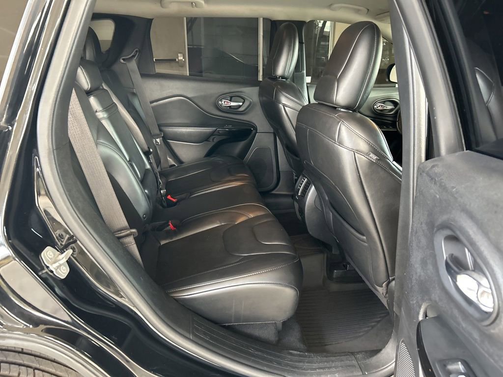 Used 2019 Jeep Cherokee Altitude image 23