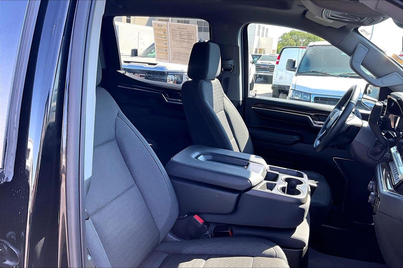 Used 2023 Chevrolet Silverado 1500 LT AWD/4WD image 7