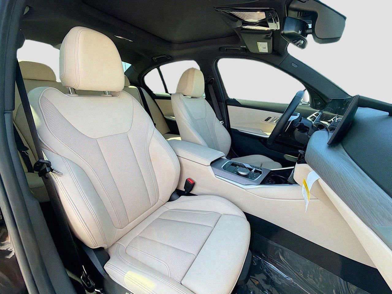 New 2025 BMW 330i Sedan w/ Premium Package RWD image 17