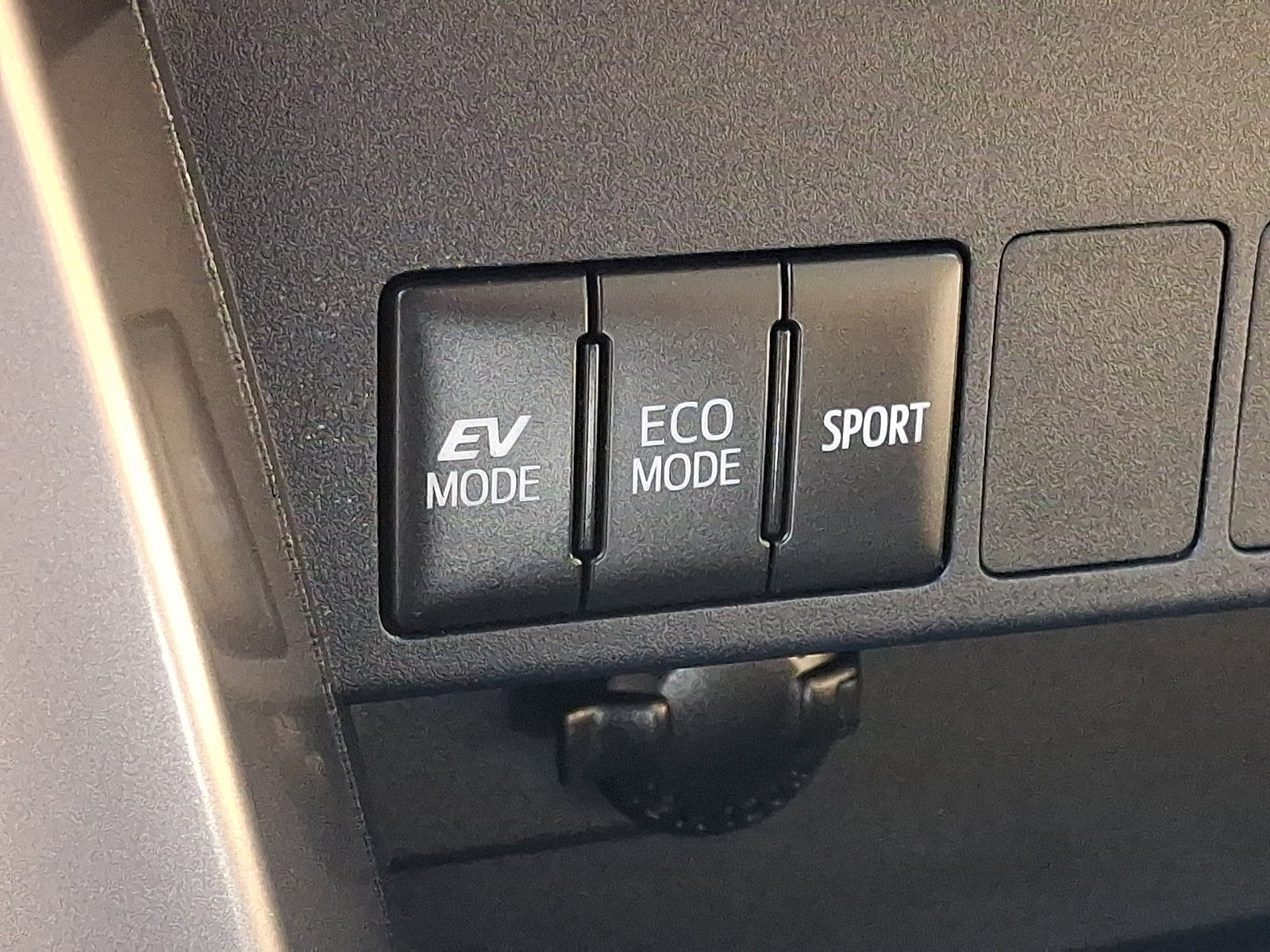 Used 2018 Toyota RAV4 XLE w/ Convenience Package AWD/4WD image 24