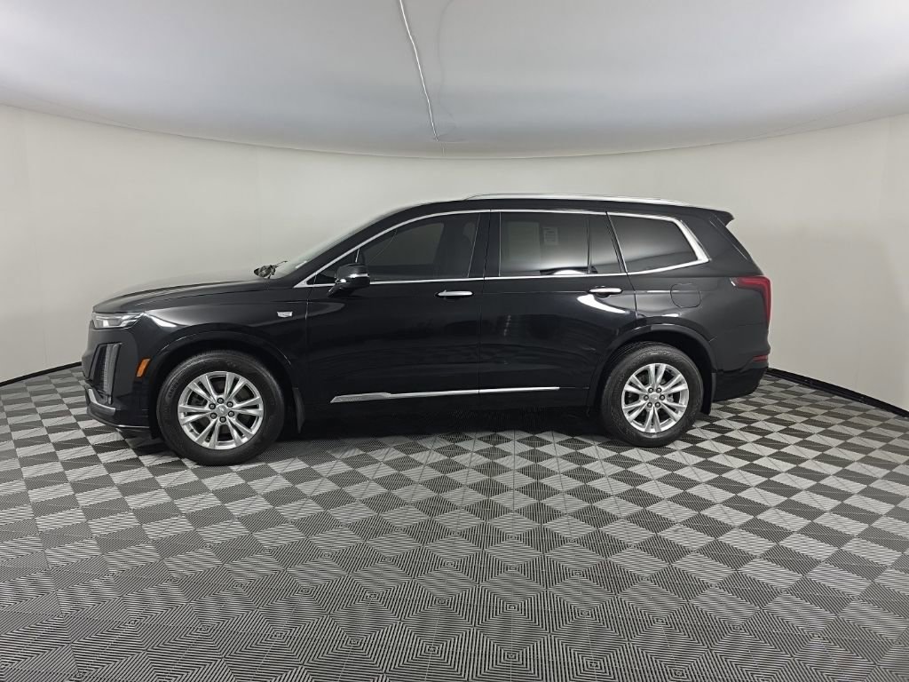 Used 2023 Cadillac XT6 Luxury FWD image 2