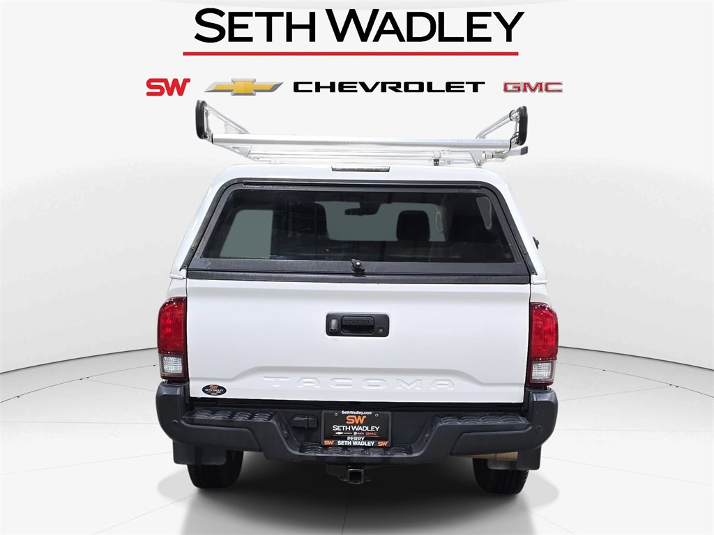 Used 2018 Toyota Tacoma SR image 6