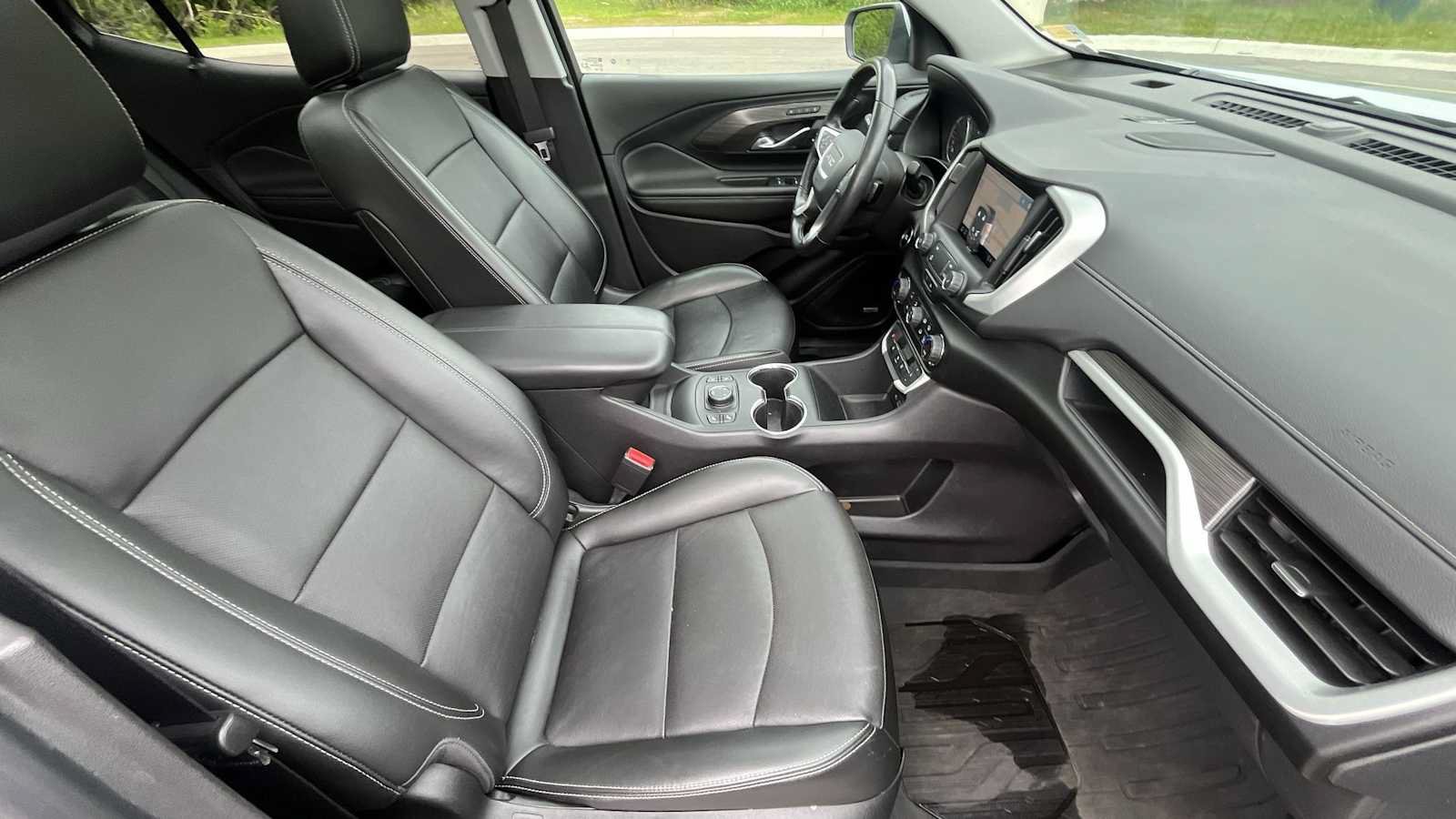 Used 2022 GMC Terrain SLT w/ Infotainment Package II AWD/4WD image 10