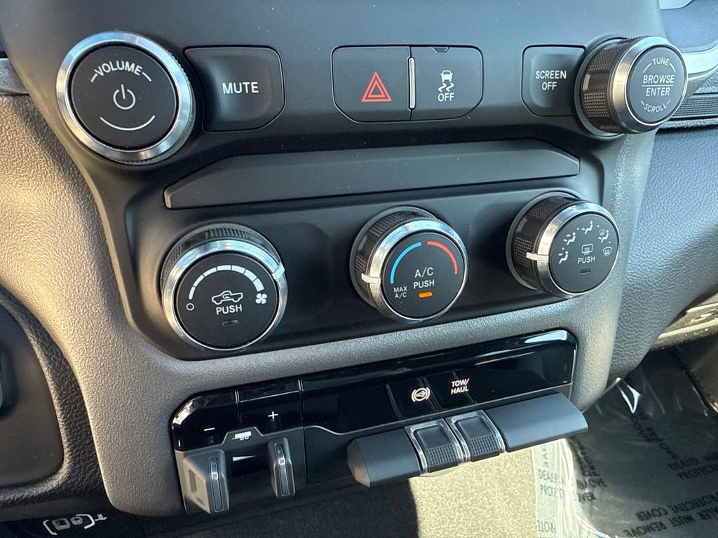 Used 2024 RAM 2500 Big Horn AWD/4WD image 97
