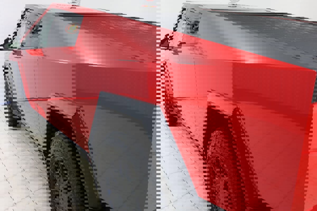 Used 2024 Tesla Cybertruck AWD Crew Cab image 45