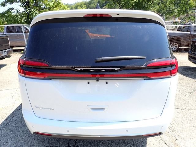 New 2027 Chrysler Pacifica Select FWD image 4