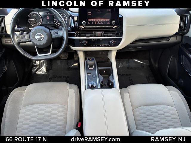 Used 2022 Nissan Pathfinder SV w/ SV Premium Package AWD/4WD image 23