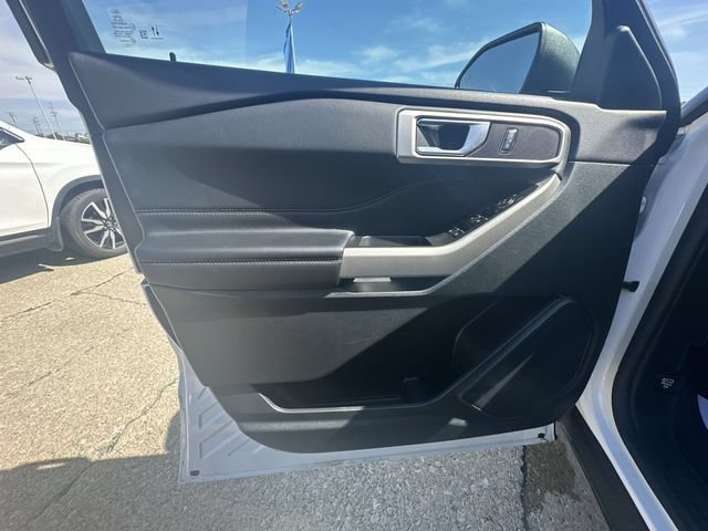 Used 2023 Ford Explorer XLT AWD/4WD image 23