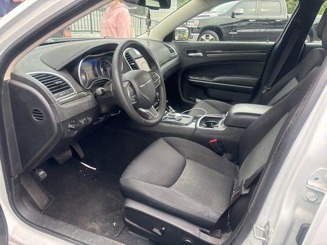 Used 2022 Chrysler 300 Touring w/ Sport Appearance Package RWD image 6