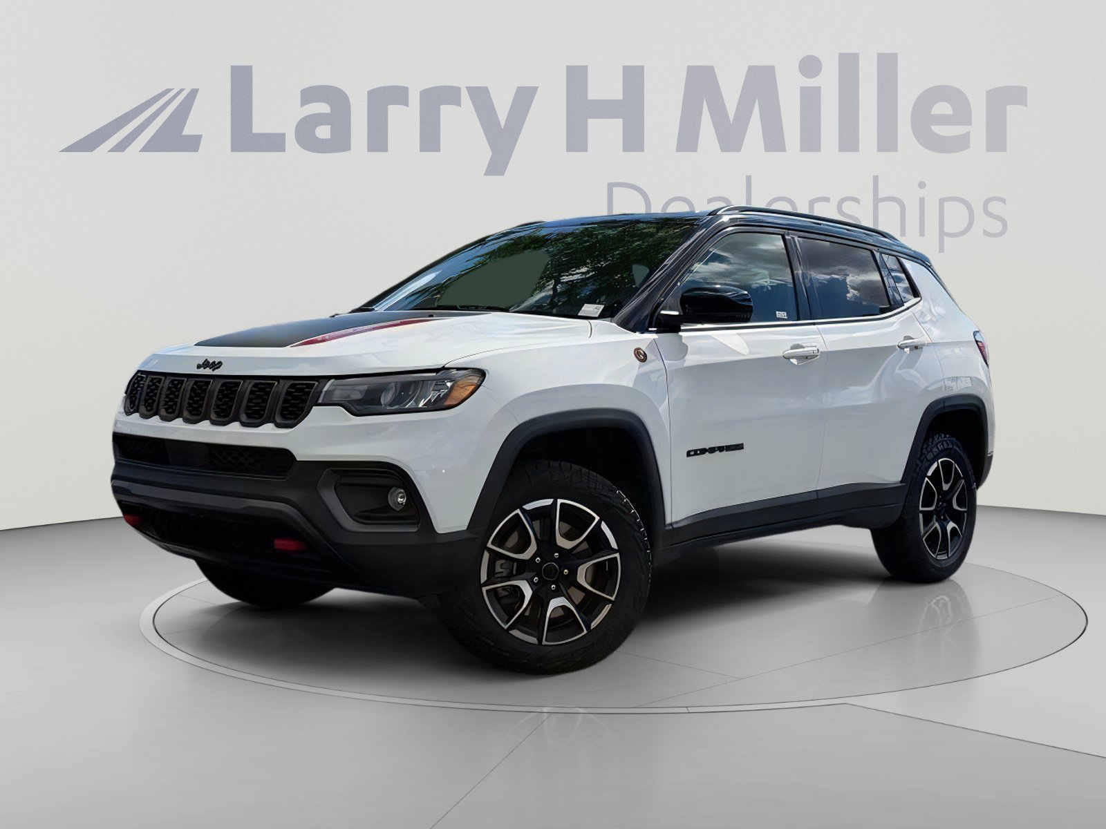 Used 2025 Jeep Compass Trailhawk AWD/4WD image 1
