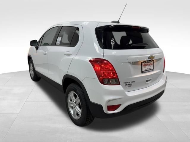 Used 2022 Chevrolet Trax LS w/ Tint and Cruise Package image 11