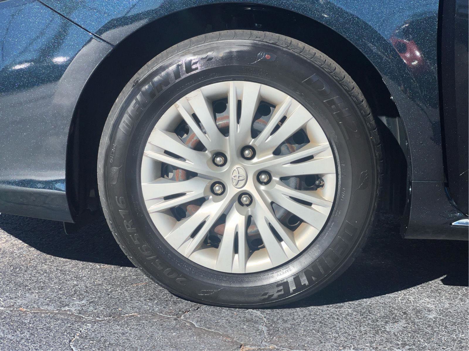 Used 2013 Toyota Camry LE image 28