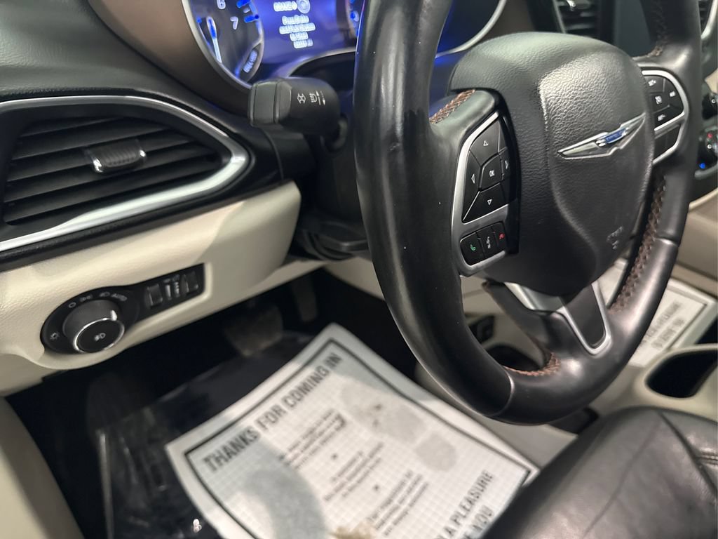 Used 2017 Chrysler Pacifica Touring-L Plus FWD image 27