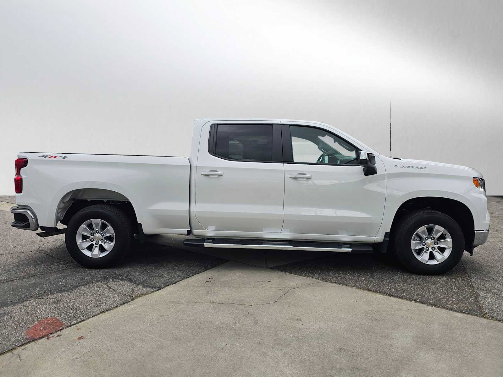 Used 2025 Chevrolet Silverado 1500 LT w/ Convenience Package II image 2