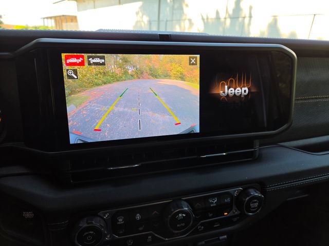 Used 2024 Jeep Gladiator Mojave w/ Technology Group AWD/4WD image 19