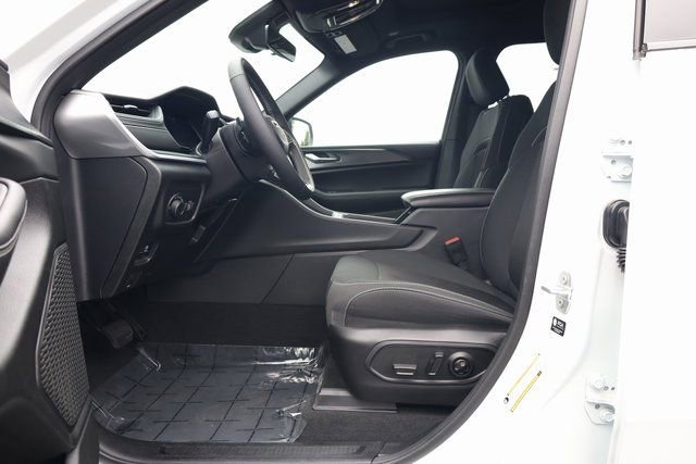 Used 2025 Jeep Grand Cherokee L Laredo w/ Luxury Tech Group I image 11