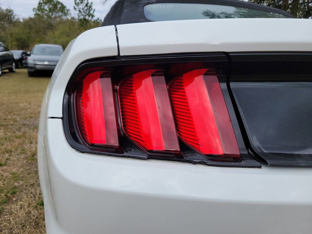 Used 2016 Ford Mustang Convertible image 21