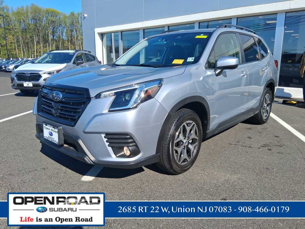 Used 2023 Subaru Forester Premium AWD/4WD image 3