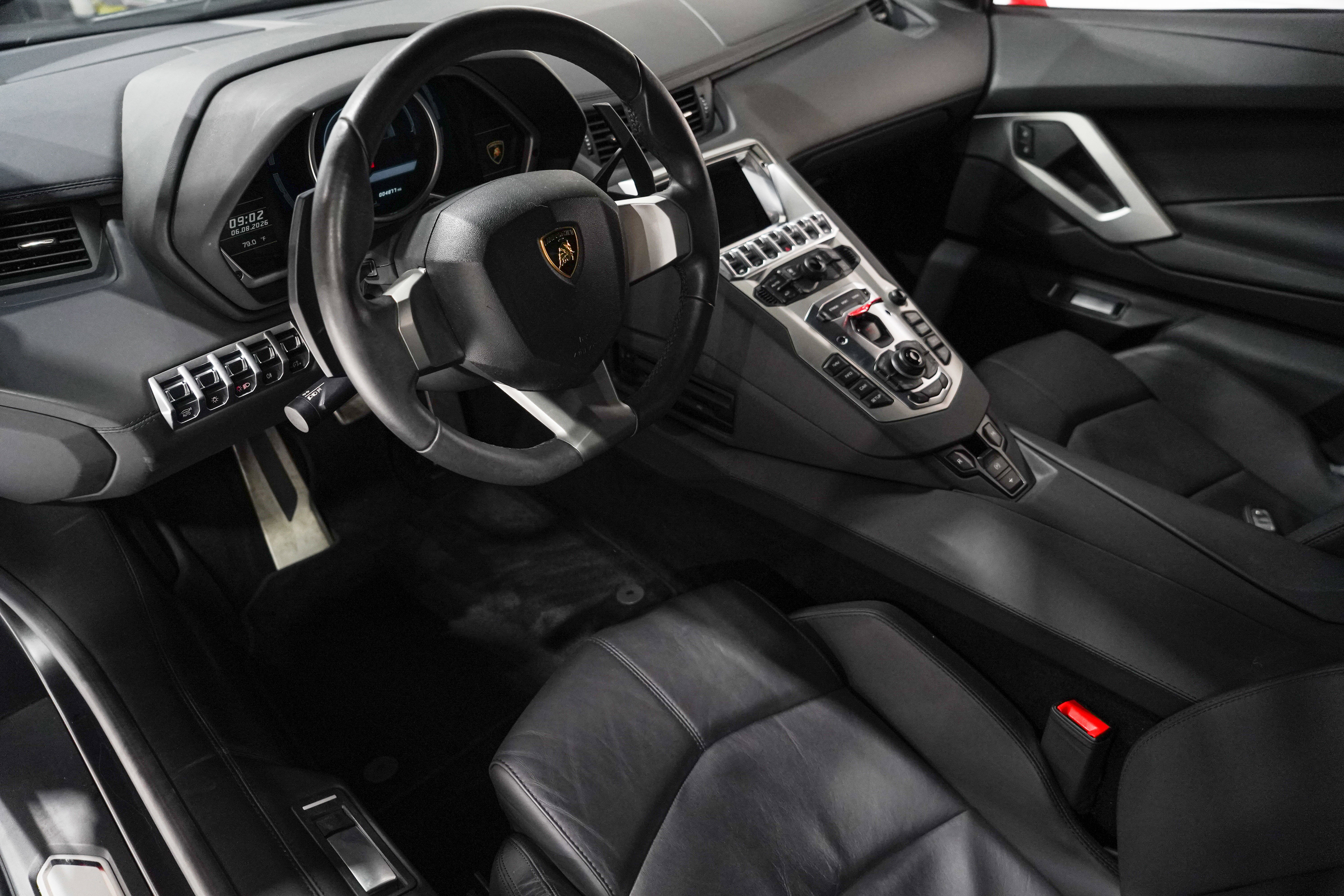 Used 2015 Lamborghini Aventador LP 700-4 AWD/4WD image 2