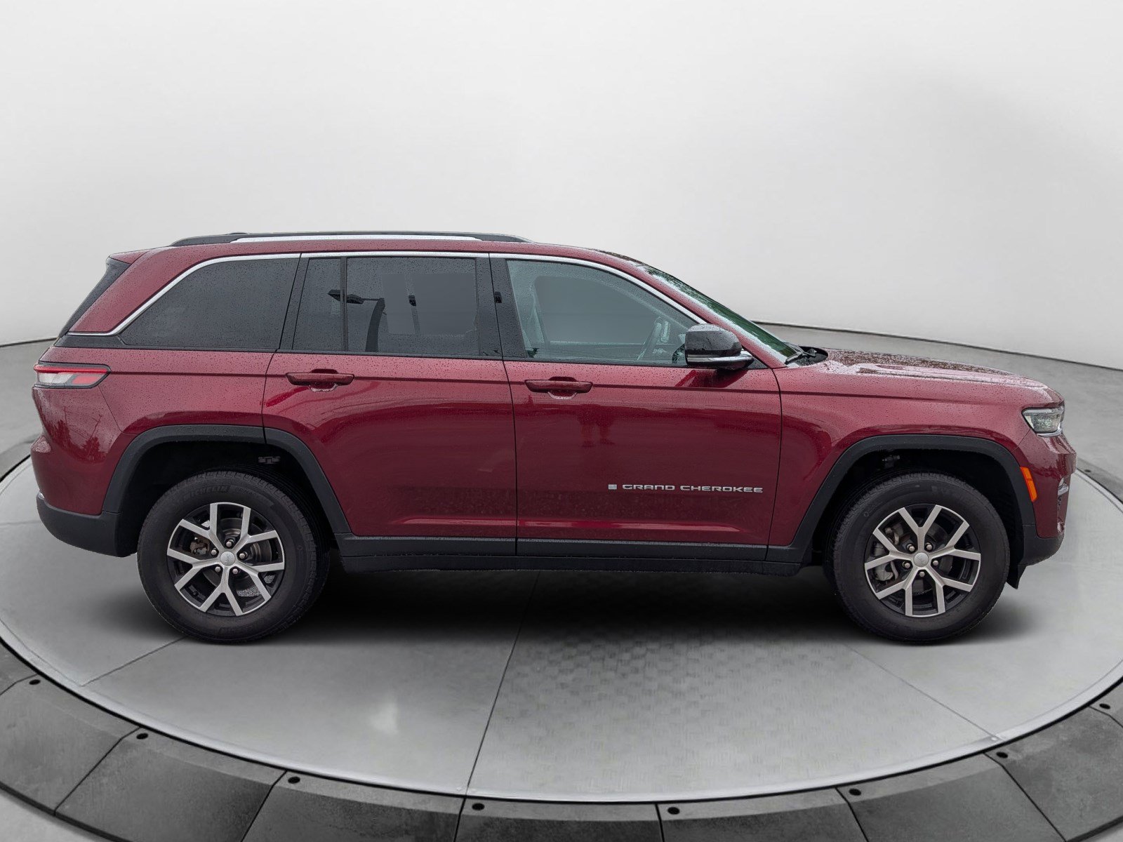 Used 2024 Jeep Grand Cherokee Limited AWD/4WD image 2