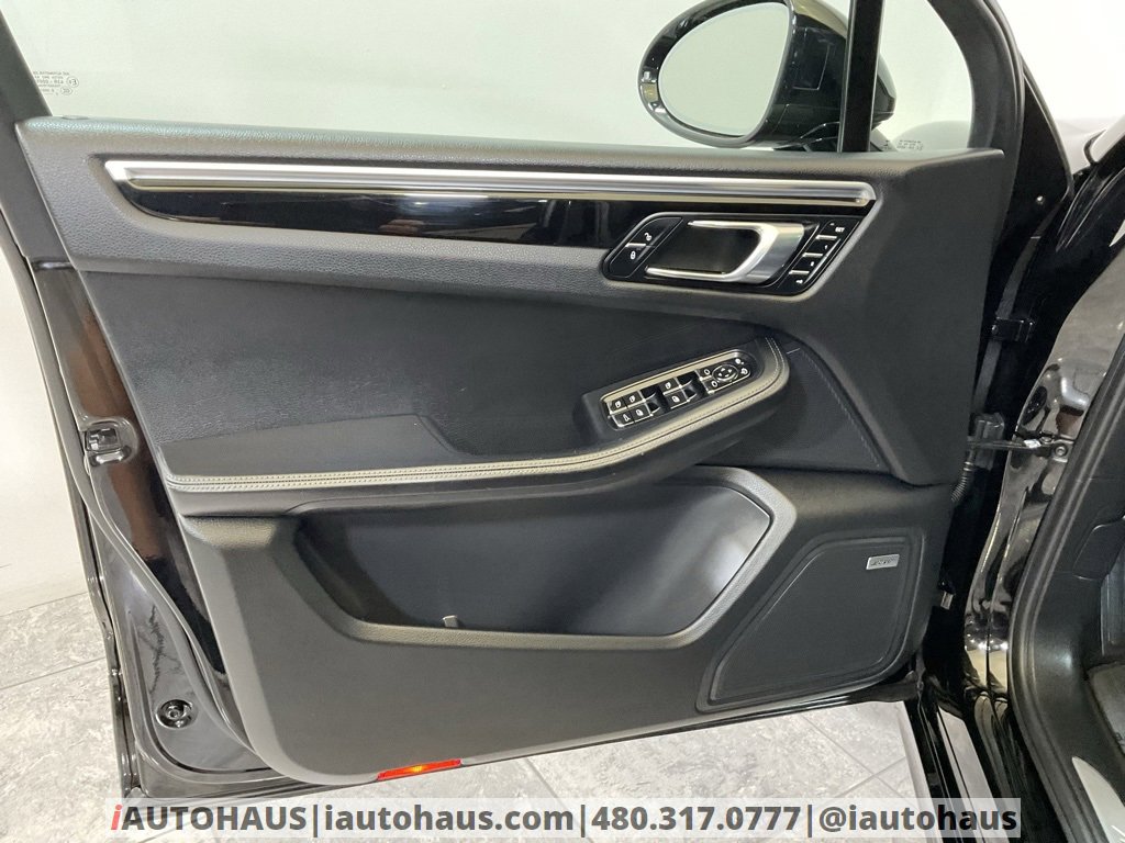 Used 2018 Porsche Macan Turbo w/ Premium Package Plus image 38