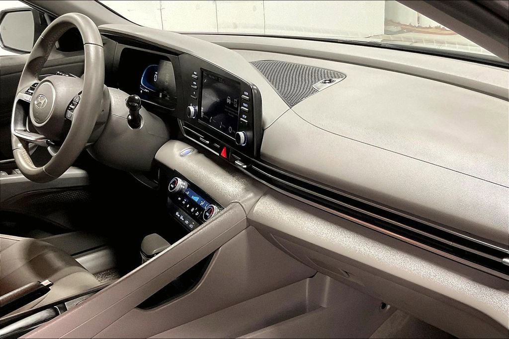 Used 2025 Hyundai Elantra Sport FWD image 19