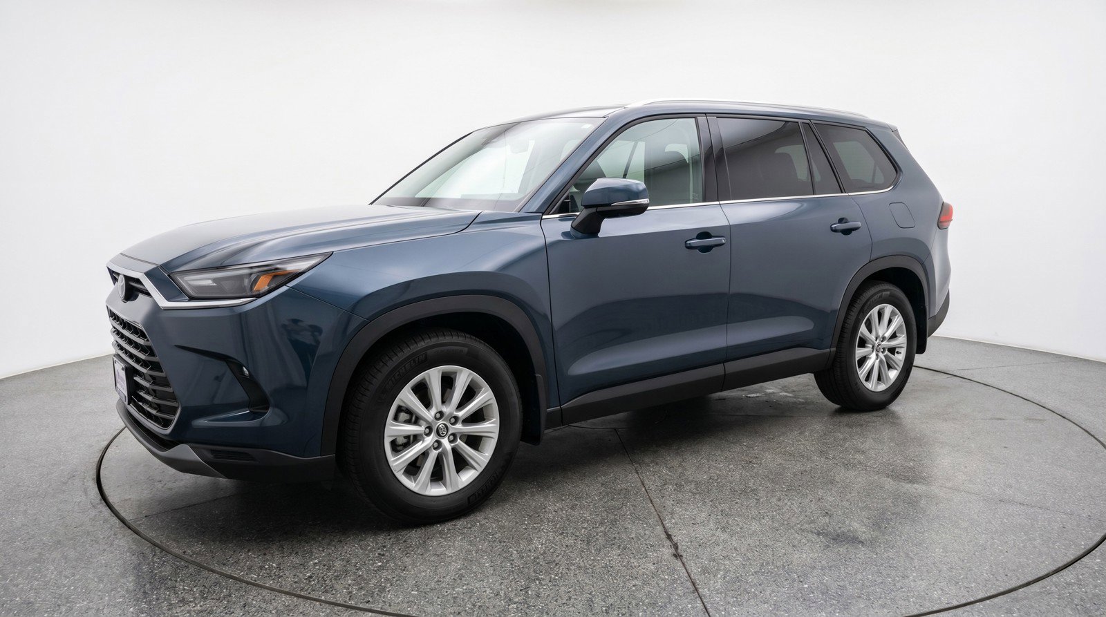 Used 2025 Toyota Grand Highlander FWD image 3