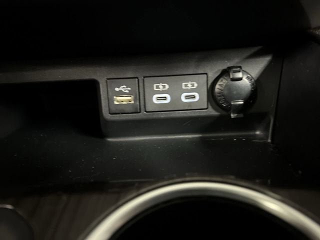 Used 2024 Toyota Highlander Limited AWD/4WD image 35
