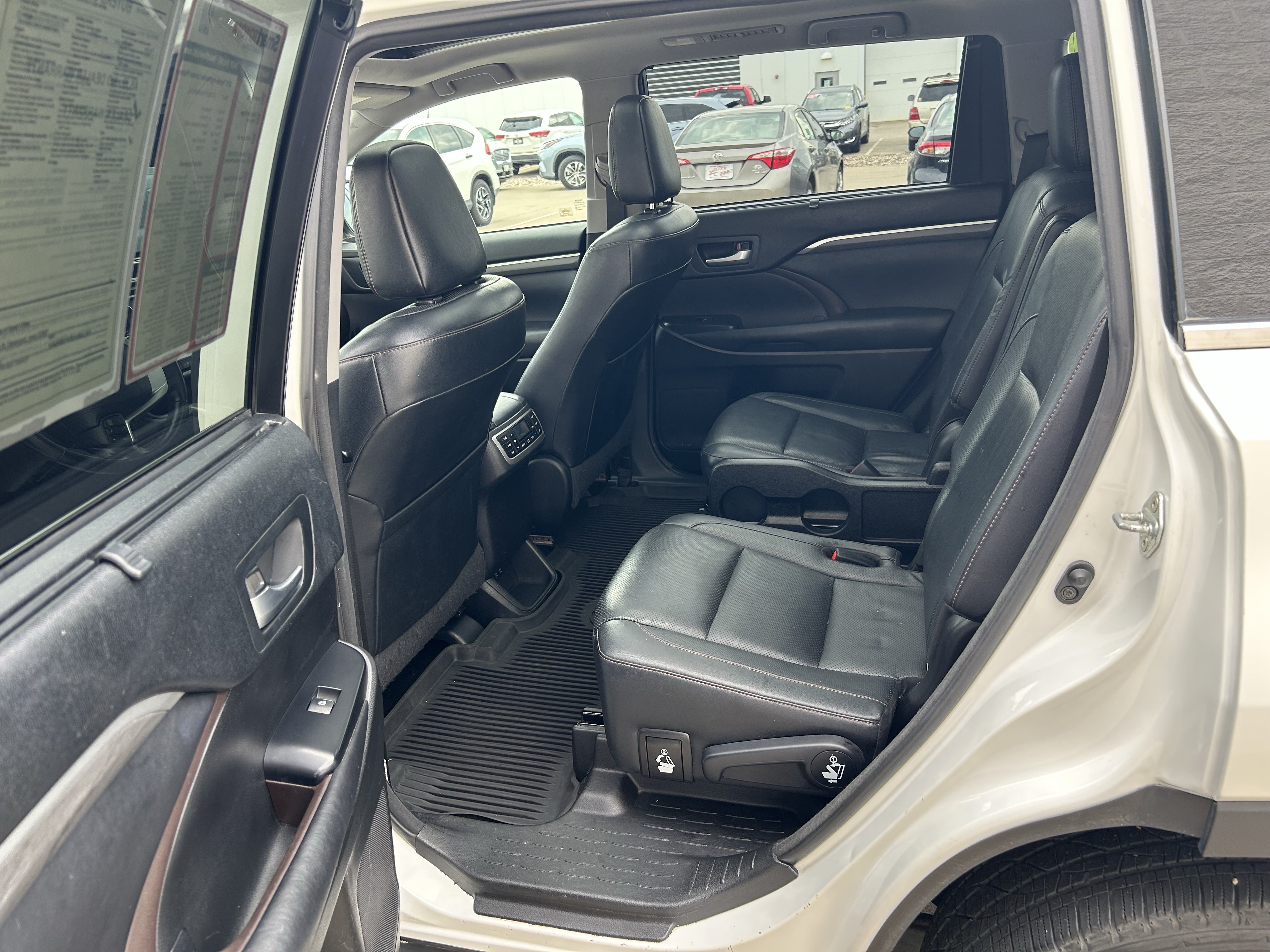 Used 2017 Toyota Highlander Limited Platinum AWD/4WD image 11