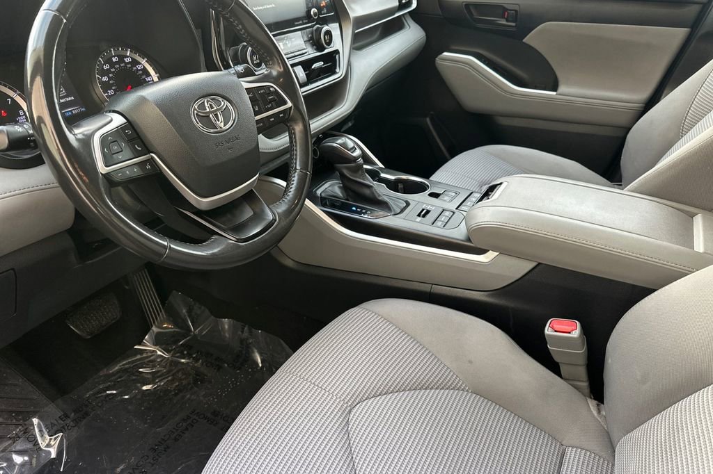 Used 2022 Toyota Highlander LE image 10