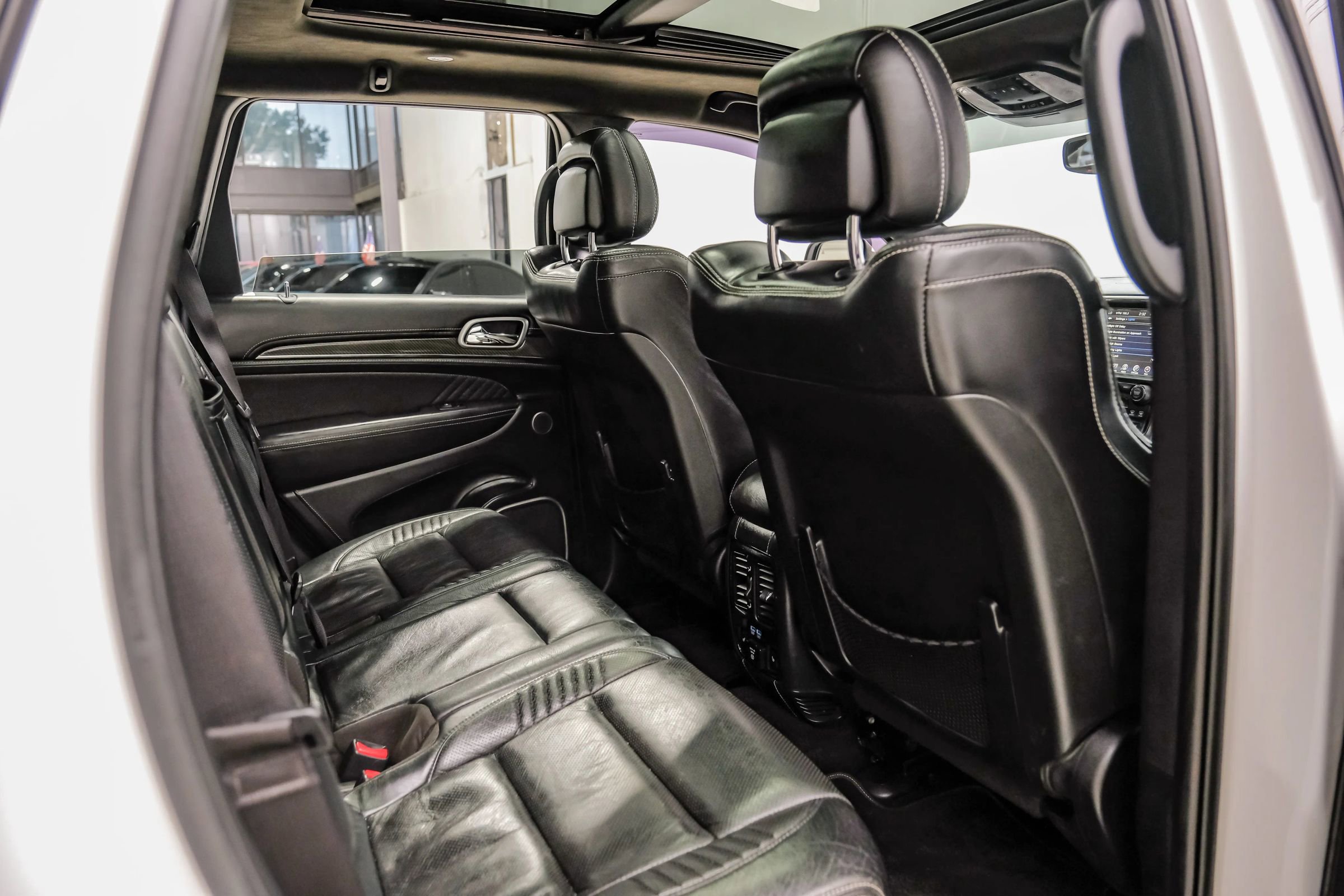 Used 2017 Jeep Grand Cherokee SRT AWD/4WD image 41