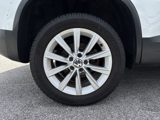 Used 2017 Volkswagen Tiguan Limited w/ Premium Package AWD/4WD image 32