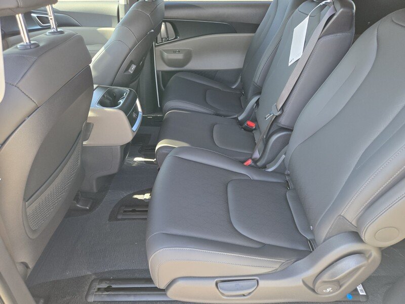 New 2026 Kia Carnival LXS FWD image 7